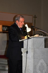 Jimmy Carthy at the Altar welcoming participants in memorial mass