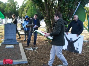 Shane O'Brien, Chairperson LMS laying grief at James Byrne's grave